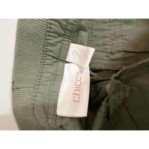 Chico's Sz 2 (US L 12) Capri Green Button Detail Pants - Picture 7 of 8